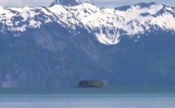 島が浮きながら横へ移動？アラスカで不思議な蜃気楼を撮影
