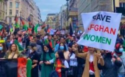 イギリスの首都でアフガン政策への抗議デモ、数千人が集まる