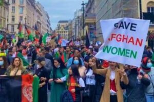 イギリスの首都でアフガン政策への抗議デモ、数千人が集まる