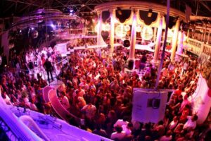 スペインのリゾート・イビザ島で、秘密パーティー潜入スパイを募集、新型コロナ対策のため