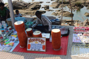 インドの路上で売られている謎の食べ物、科学者にも未だ正体わからず