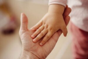 【新型コロナ】米で子供の陽性者が全体の15％に、最前線の医師が警鐘