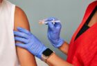 インフルのワクチンを打った人は新型コロナで重症化しにくい、研究結果を発表