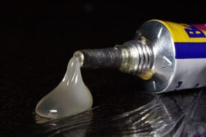 【インド】避妊するため性器を超強力なボンドで接着した男性、多臓器不全で死亡