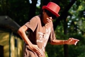 まるで本物のロボットのような動きを見せる、ダンサーの技が凄い!