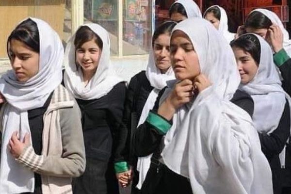 アフガニスタンで女子中高生が学べない？再開された学校には男子生徒だけが出席