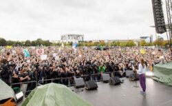 気候変動対策を求めるデモが世界99カ国で開催、グレタさんもドイツで選挙前に訴える