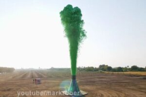 元NASAのエンジニアが開発した装置、火山の噴火のように大量の泡が高く舞う