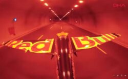 「レッドブル」のパイロットがトンネル内を高速飛行、ギネス世界記録に認定
