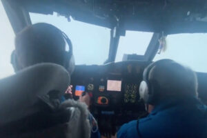 ハリケーン「アイダ」に突入した飛行機が「目」を撮影