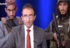 アフガニスタンのアナウンサー、武装タリバン兵に囲まれニュース放送