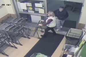 精液を入れた注射器を女性に刺した犯人、犯行現場が映像に残り有罪判決【アメリカ】