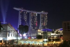 【シンガポール】ワクチン2回の接種率が80%、それでも増えるコロナ陽性者