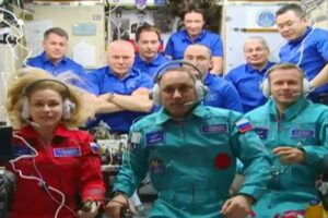 映画の撮影のためロシアの女優と映画監督が国際宇宙ステーションに到着！