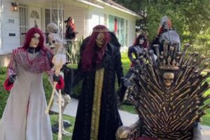 意外と怖い…米でハロウィーン屋敷のコンテスト、家の前にさまざまな幽霊が並ぶ