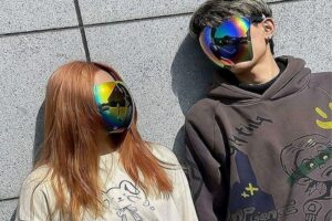 日本で売られている顔面サングラスが、海外で話題に