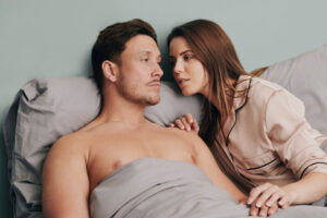 パートナーに優しい、オナラの臭いを吸い取るベッド用布団カバーがイギリスで売られている