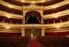 ロシアのボリショイ劇場で上演中、男優が背景のセットに挟まれ圧死