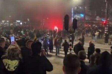 新型コロナの規制強化に反発し抗議デモが激化、警官がついに発砲【オランダ】