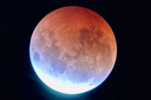 11月19日は、今世紀で最も長い時間続く「部分月食」が出現