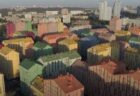 カラフルな建物が並ぶウクライナの街、まるで玩具の「レゴ」のよう