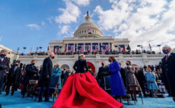 大統領就任式で歌ったレディー・ガガ は、「防弾ドレス」を着ていた