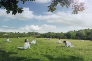 韓国の牛乳メーカーのCM、女性を牛にたとえて炎上、動画を削除して謝罪