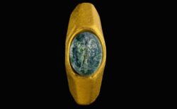 地中海に埋もれていた古代の遺物、ローマ時代の銀貨や黄金の指輪などを発見