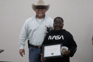 1日に2人の命を救った少年、警察に表彰される【アメリカ】