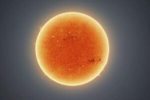 太陽の渦もフレアもくっきり！天体写真家が鮮明な写真を撮影