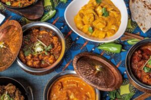 ブースター接種を急ぐイギリス、カレー店でもワクチン接種が可能に