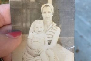 米の竜巻により、1枚の白黒写真が200km離れた場所で見つかる