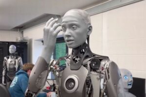 英のロボットメーカーが、人間のように表情が豊かなヒューマノイド「Ameca」を開発