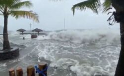 フィリピンで台風被害が拡大、破壊された町の様子【動画】