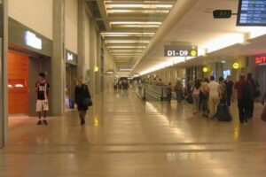 イスラエルが英やデンマークなどからの入国を禁止、オミクロン株の拡大で