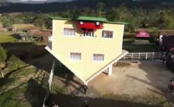 コロンビアに「逆さまの家」が登場、錯覚を引き起こす観光スポットが人気