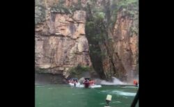 ブラジルで崖が崩落、観光用ボートに直撃し、10人が死亡【動画】