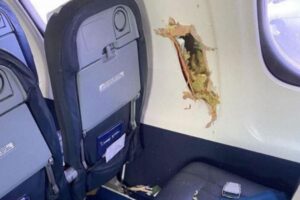 プロペラが機体を突き破り機内へ、南アでの事故の写真が衝撃的