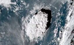 トンガ沖で海底火山が爆発、津波も発生【動画】