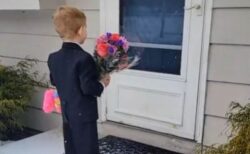 バレンタインのプレゼントを渡す男の子、動画に世界中がメロメロ
