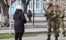 「人の土地で何やってんの！」ウクライナの女性がロシア兵に説教【動画】