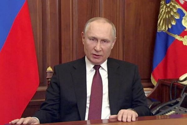 ロシアのプーチン大統領、フェイクニュースを流した者に最高15年の刑を科す