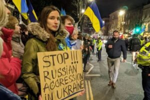 「戦争をするな!」世界各国でロシアに対する抗議デモが行われる