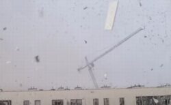 ポーランドで暴風のためクレーンが倒壊、撮影された動画が凄まじい