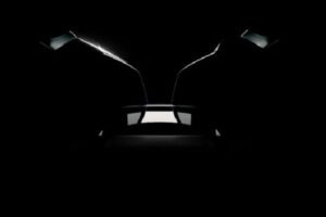 「デロリアン」が電気自動車になって甦る？ガルウィングは健在