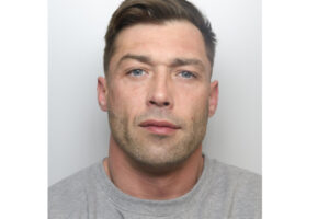 強盗犯の手配書がハンサムすぎて、捕まえたい女性市民が続出