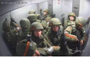 ウクライナのビルに突入したロシア兵のおまぬけな末路が拡散