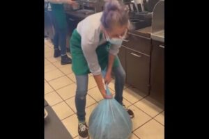 スターバックスのスタッフ、仕事のやり方を教えようとして意外な展開に