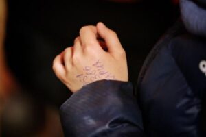 たった1人でウクライナから逃れてきた少年、無事にスロバキアに到着