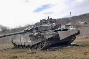 ロシア軍兵士が自らの司令官を戦車で轢き殺す？西側関係者が語る